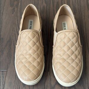 Steve Madden 7 7.5 Ecentrcq Tan Quilted Loafers Slip-Ons Sneakers